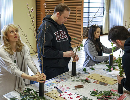 一橋大学ICS Ikebana session for MBA students 